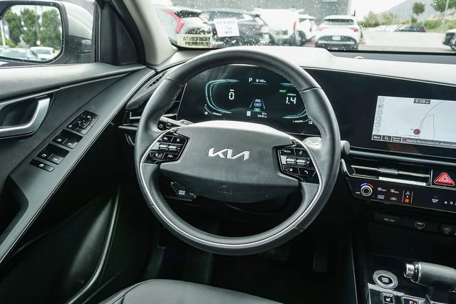 Used 2023 Kia Niro EX image 16