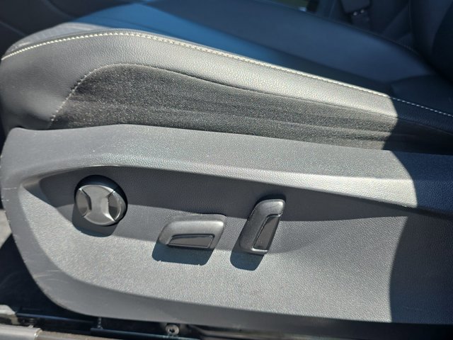 Used 2023 Volkswagen Tiguan SE R-Line image 15