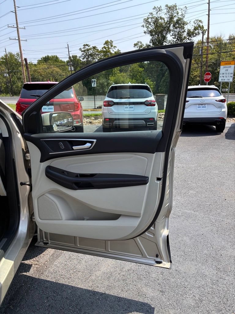 Used 2018 Ford Edge Titanium w/ Equipment Group 302A FWD image 23