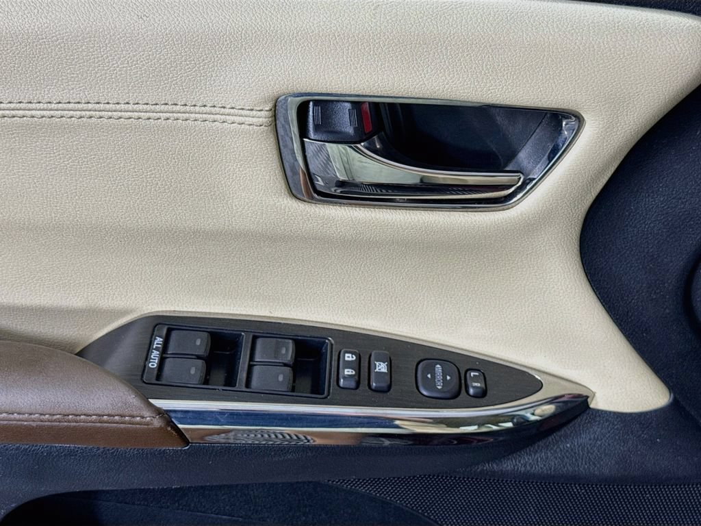 Used 2015 Toyota Avalon XLE FWD image 22