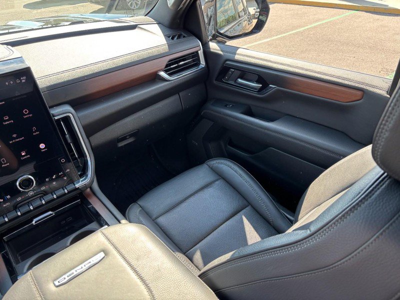 Used 2025 GMC Yukon XL Denali w/ Sun & Power Step Package AWD/4WD image 17