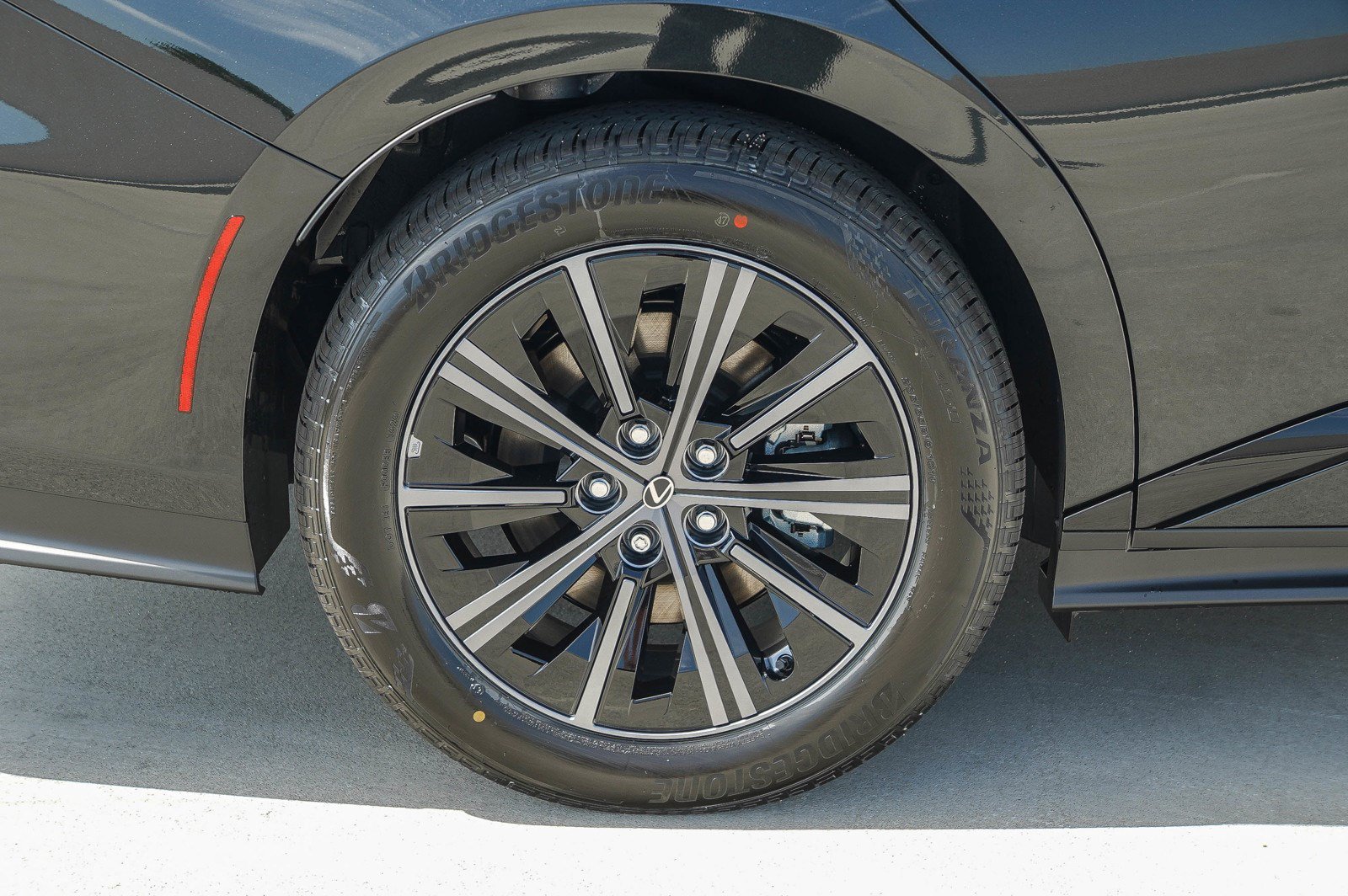 New 2026 Lexus ES 500e AWD/4WD image 12
