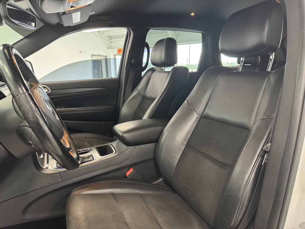 Used 2020 Jeep Grand Cherokee Altitude AWD/4WD image 14