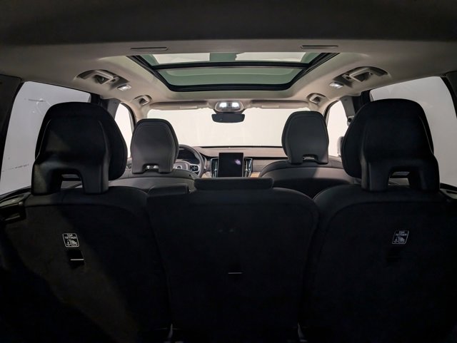 Used 2025 Volvo XC90 B6 Plus image 30