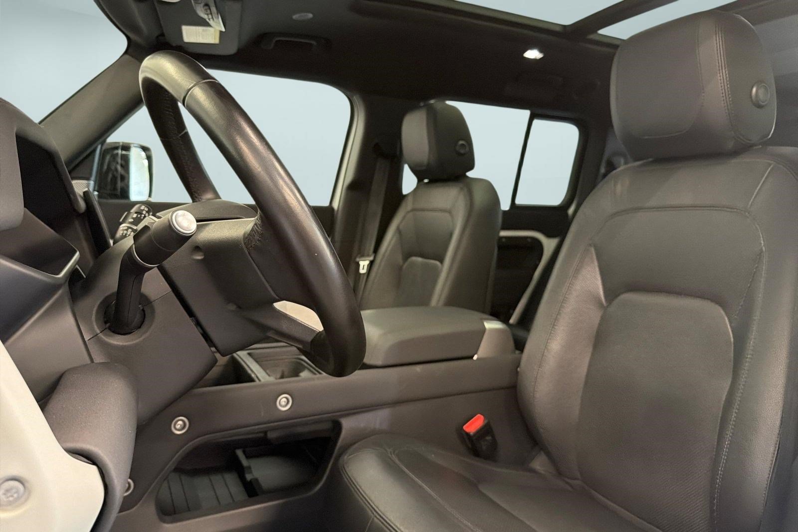 Used 2023 Land Rover Defender 130 SE AWD/4WD image 5