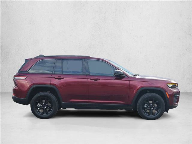 Used 2026 Jeep Grand Cherokee Altitude AWD/4WD image 4