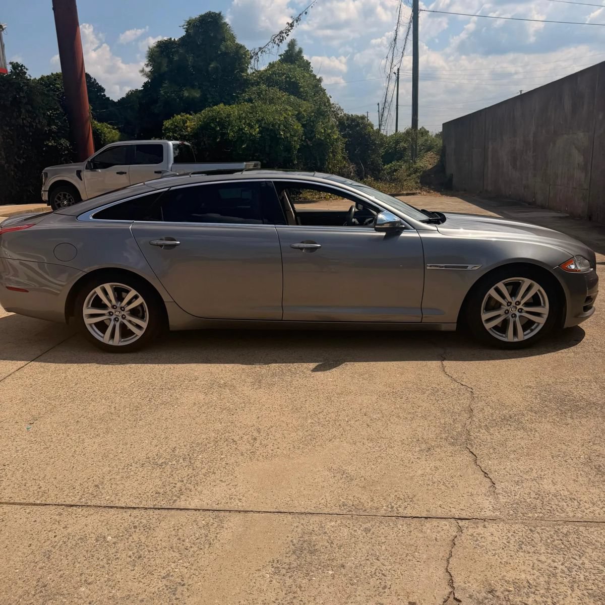 Used 2013 Jaguar XJ L Portfolio RWD image 3