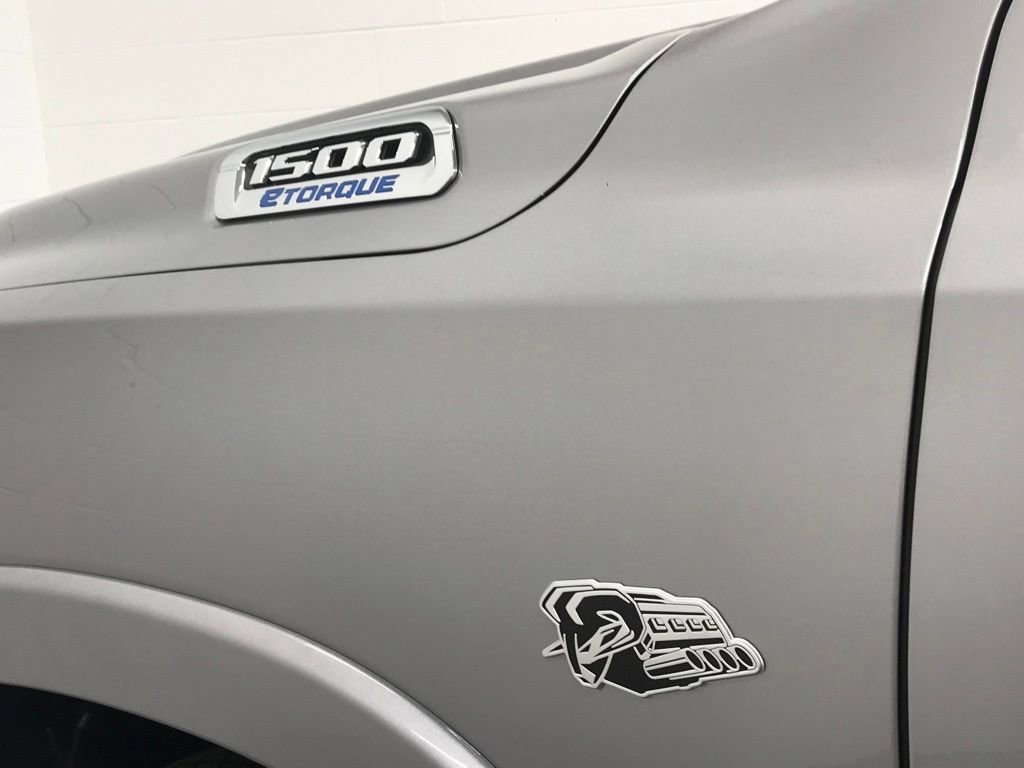 New 2026 RAM 1500 4x4 Crew Cab image 9