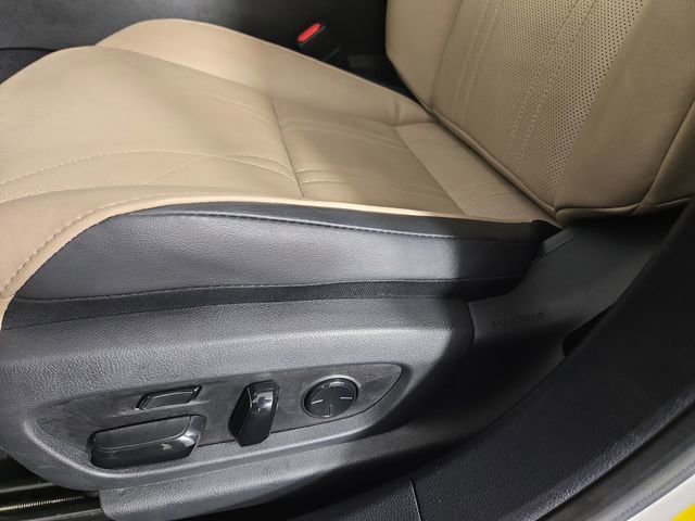 Used 2020 Lexus ES 300h w/ Accessory Package image 32