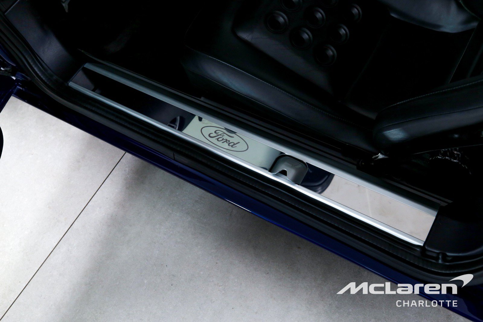 Used 2005 Ford GT RWD image 17