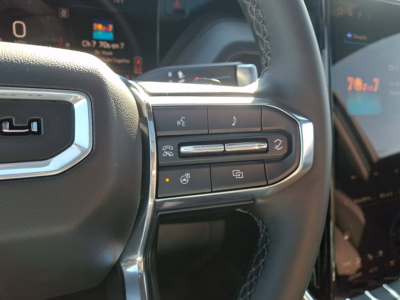 Used 2025 GMC Yukon XL Denali w/ Sun & Power Step Package image 21