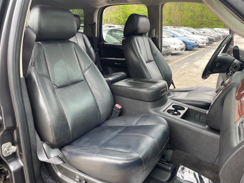 Used 2011 Chevrolet Tahoe LT w/ Luxury Package AWD/4WD image 13