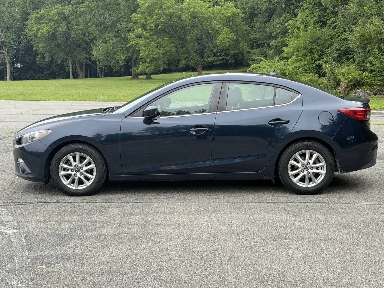 Used 2015 MAZDA MAZDA3 i Touring w/ Technology Package FWD image 8