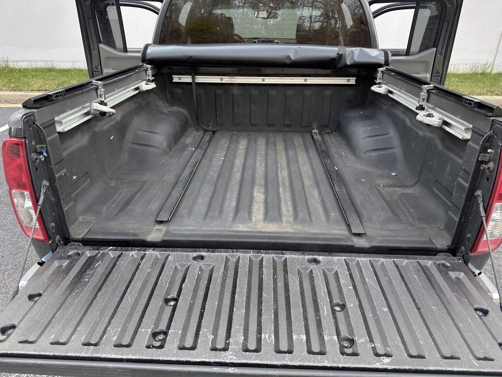 Used 2011 Nissan Frontier SV w/ SV Premium Utility Pkg AWD/4WD image 23