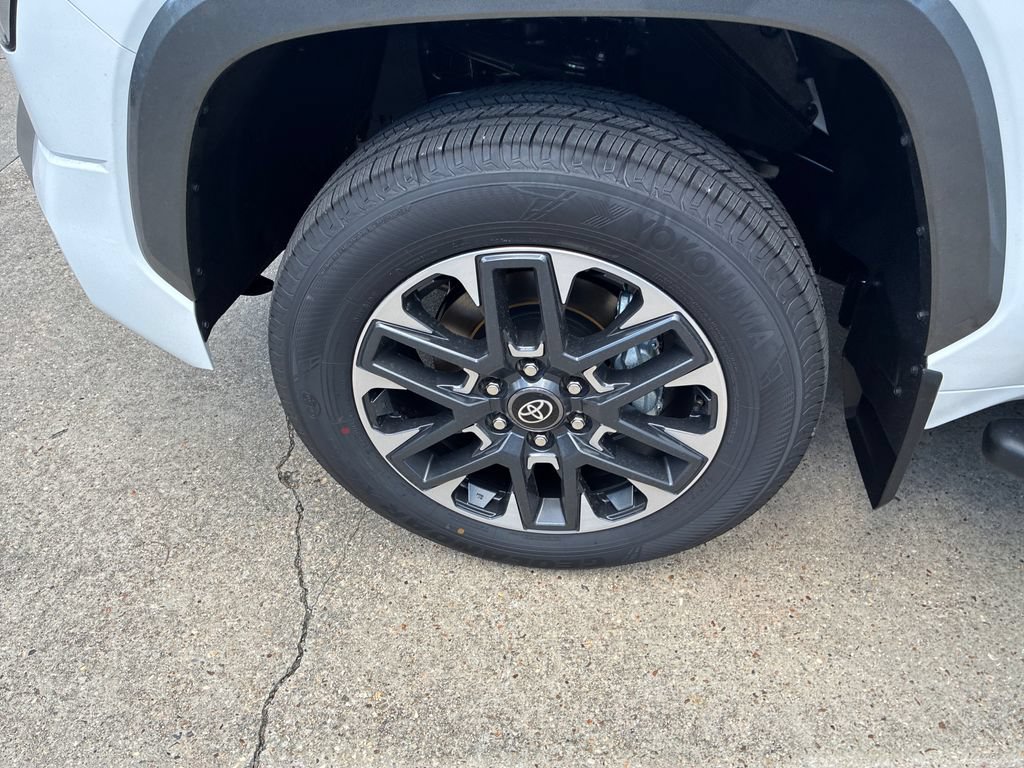 New 2026 Toyota Tundra Limited AWD/4WD image 32
