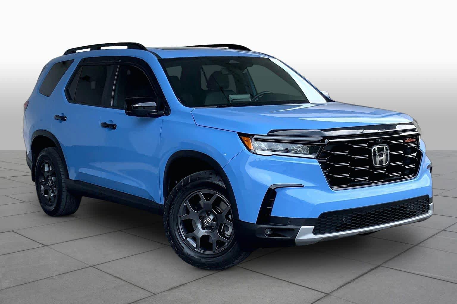 Used 2024 Honda Pilot TrailSport image 3