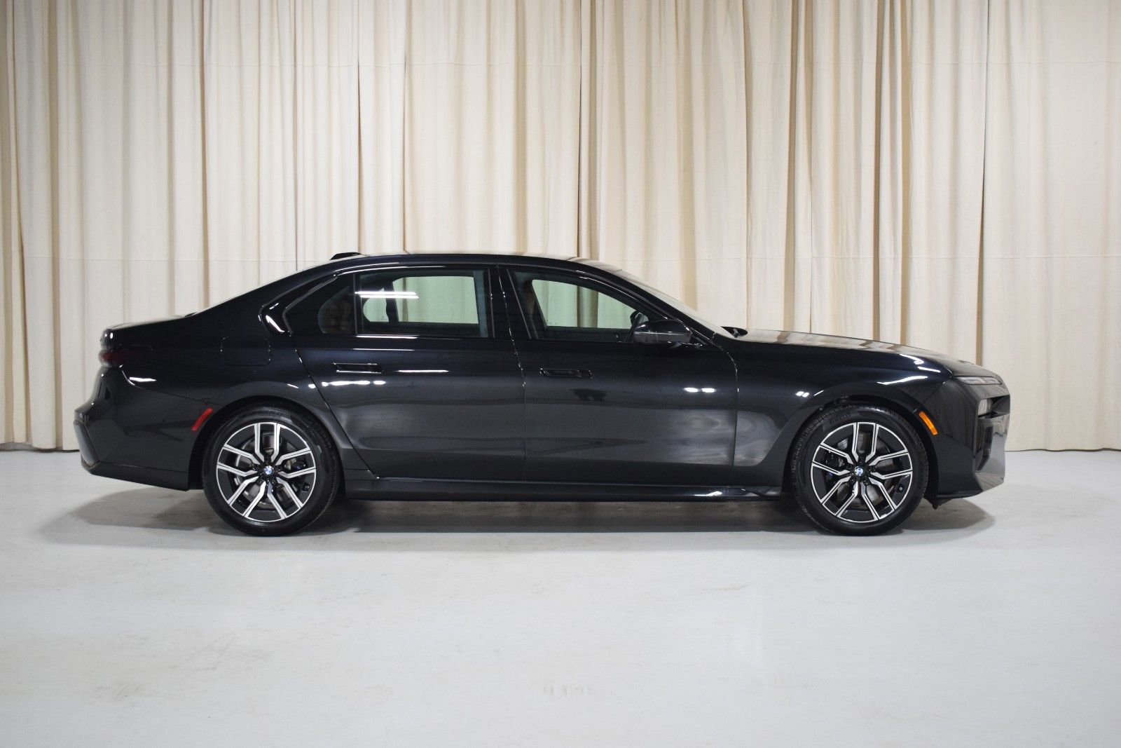 Used 2025 BMW 740i xDrive image 14