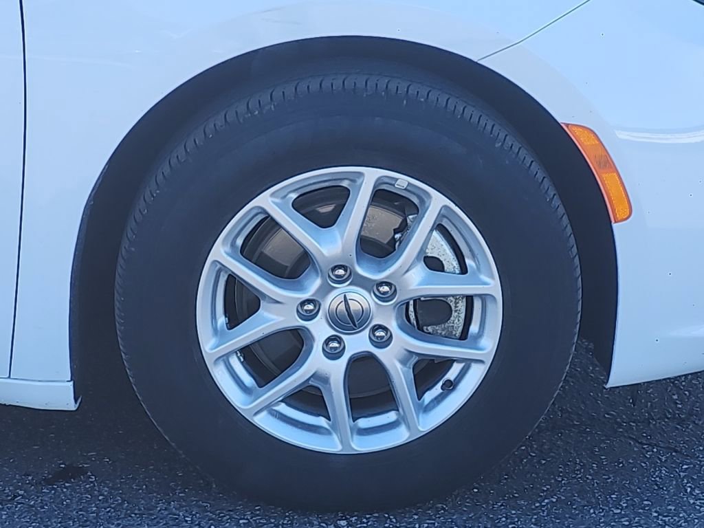 Used 2024 Chrysler Pacifica Touring-L image 33