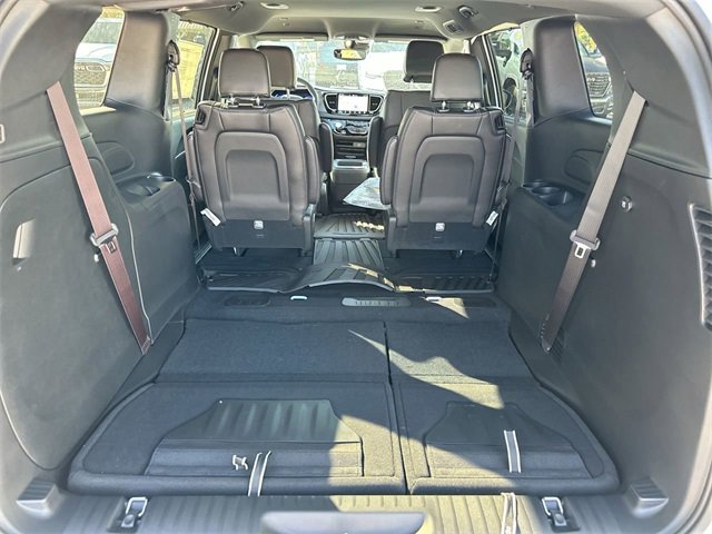 New 2026 Chrysler Pacifica Select w/ S Appearance Package image 9