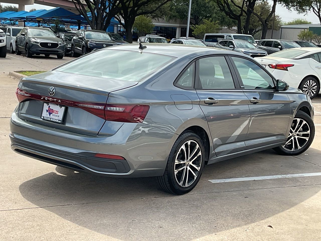 Used 2025 Volkswagen Jetta Sport image 5