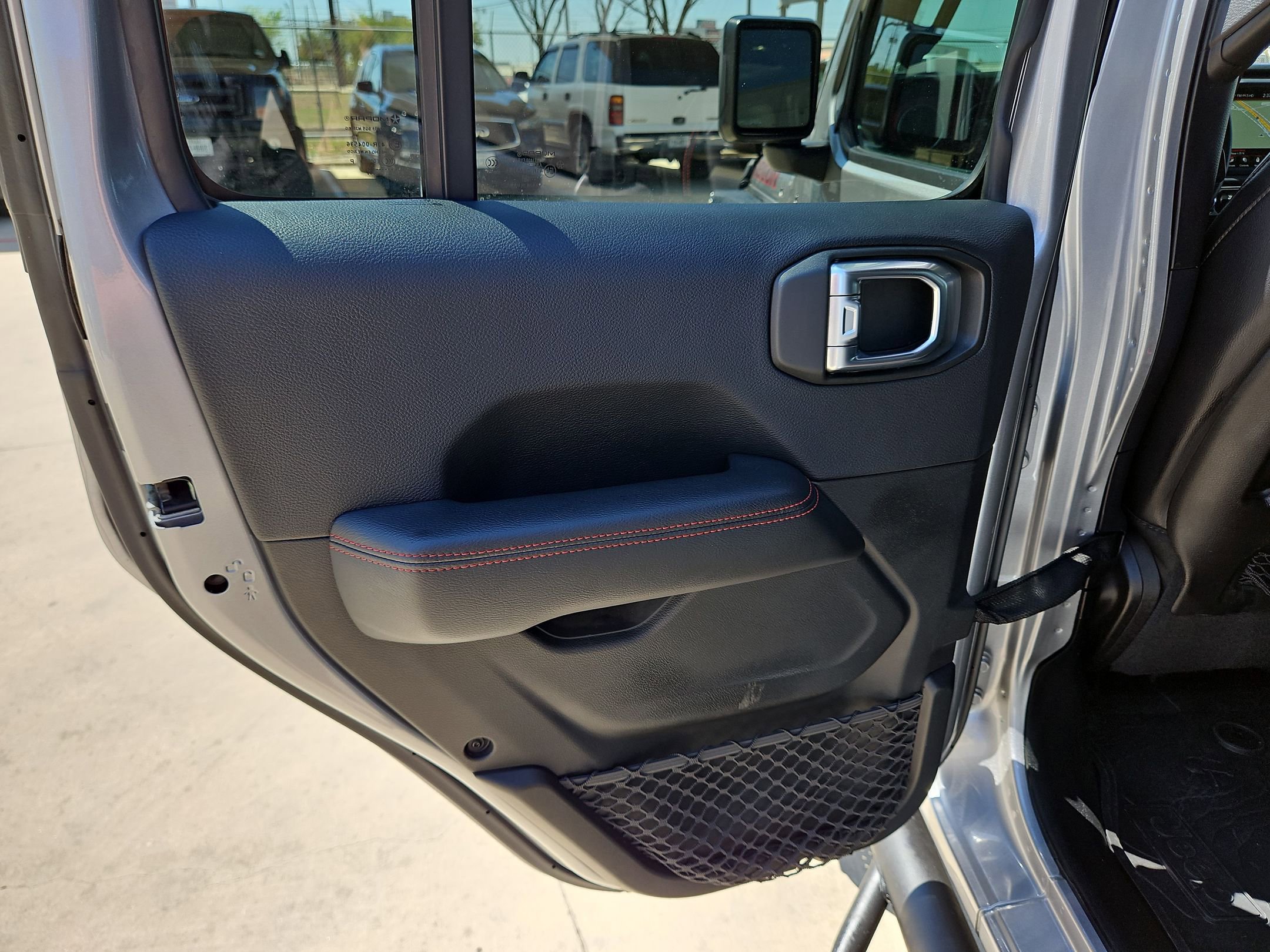 Used 2018 Jeep Wrangler Unlimited Rubicon image 16