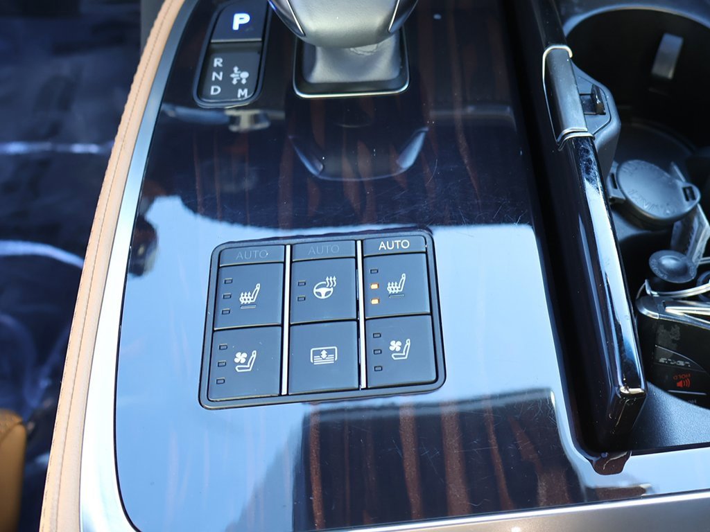 Used 2023 Lexus LS 500 w/ Luxury Package image 61