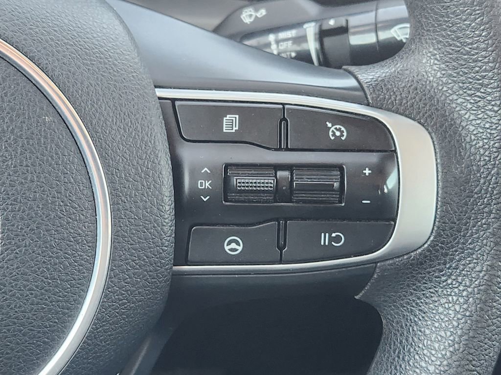 Used 2023 Kia K5 LXS image 29