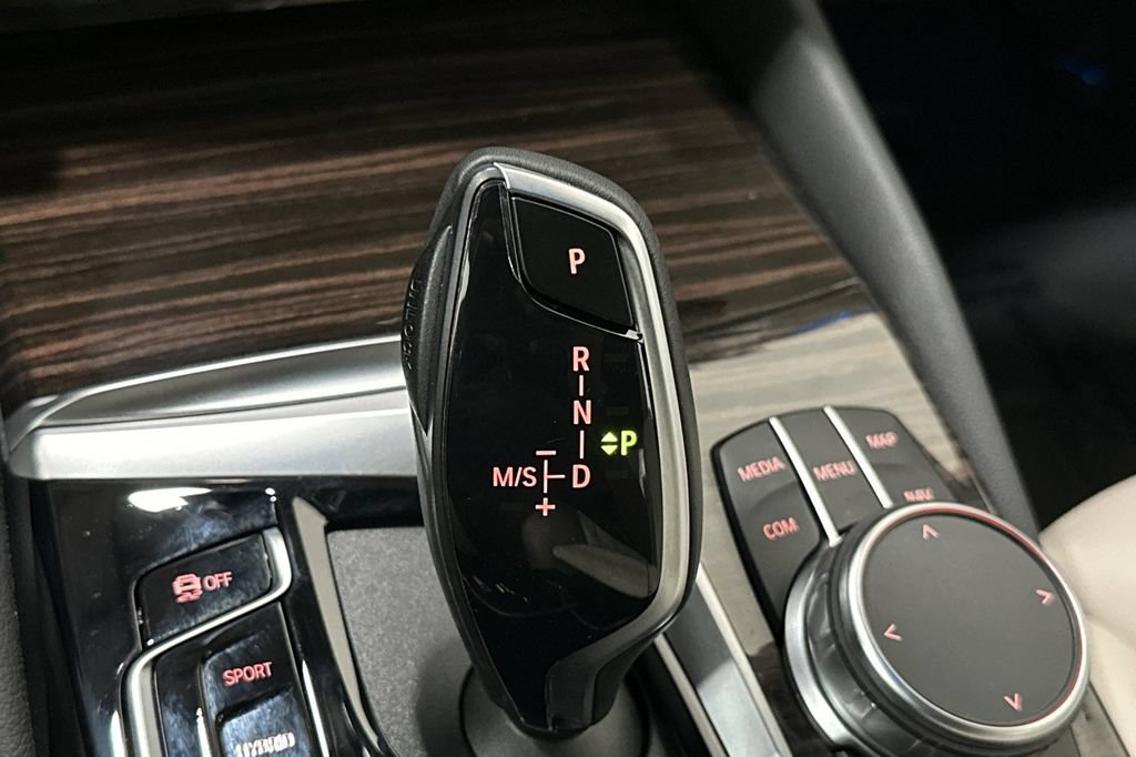Used 2023 BMW 530e w/ Premium Package RWD image 24