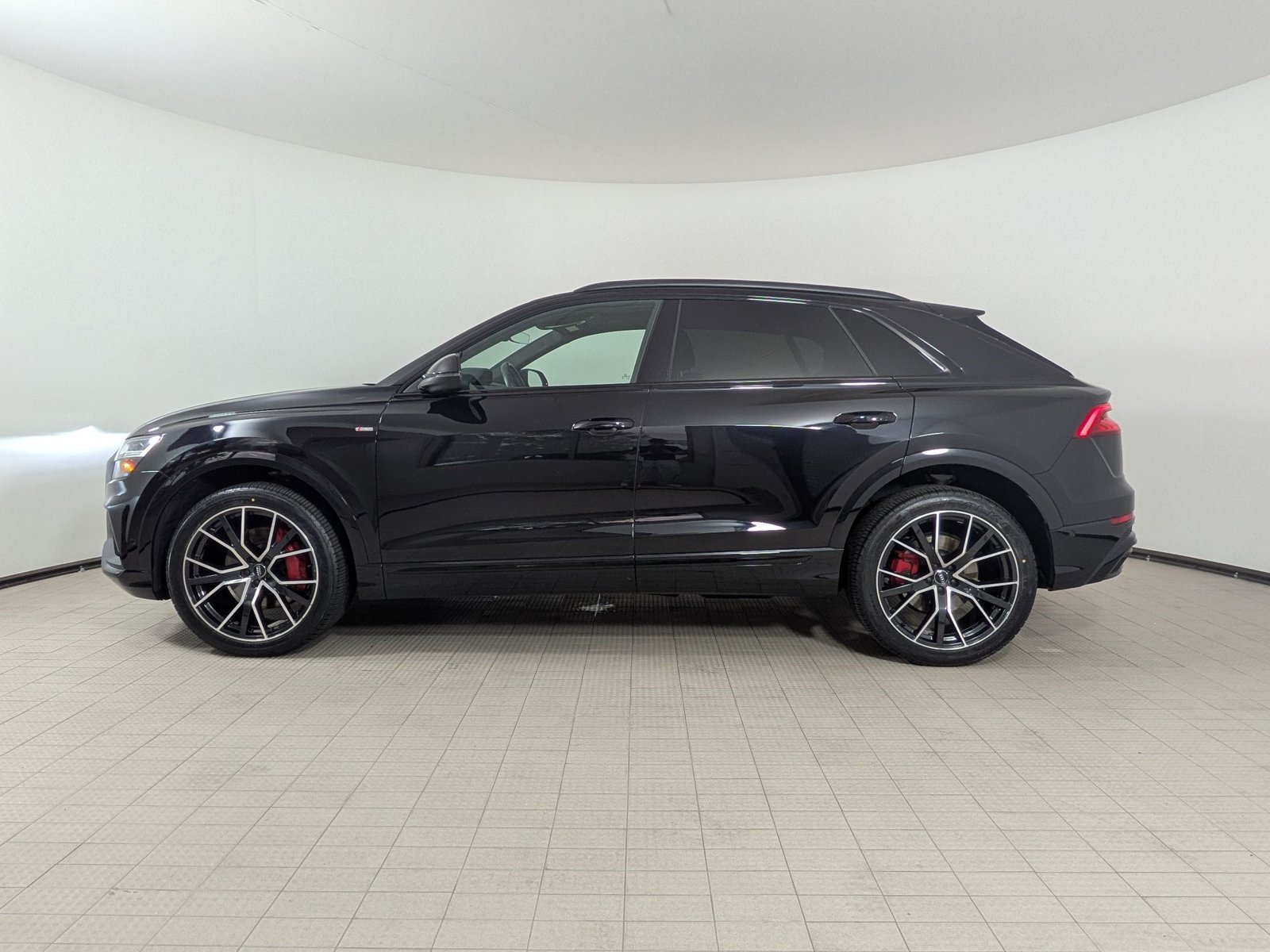 Used 2019 Audi Q8 Premium Plus AWD/4WD image 2