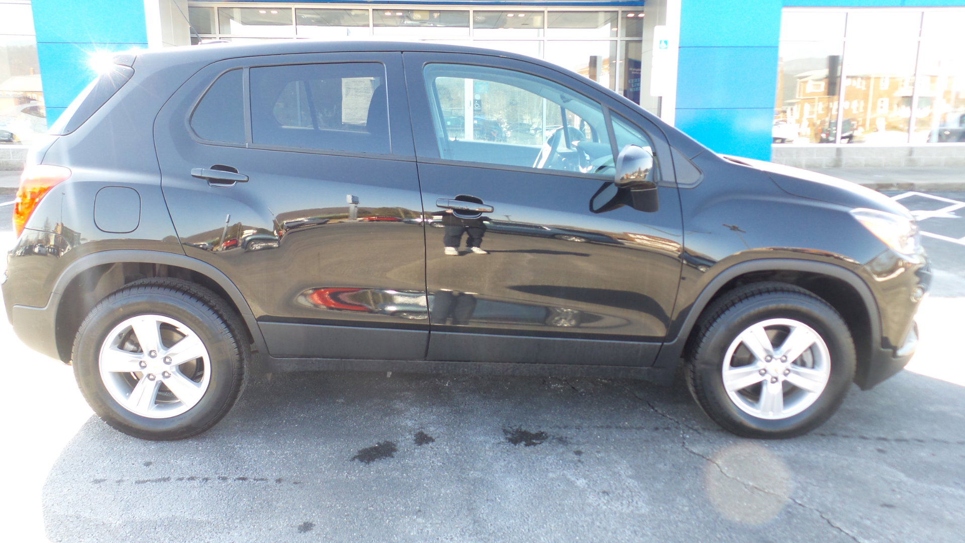 Used 2020 Chevrolet Trax LS w/ Tint and Cruise Package image 1