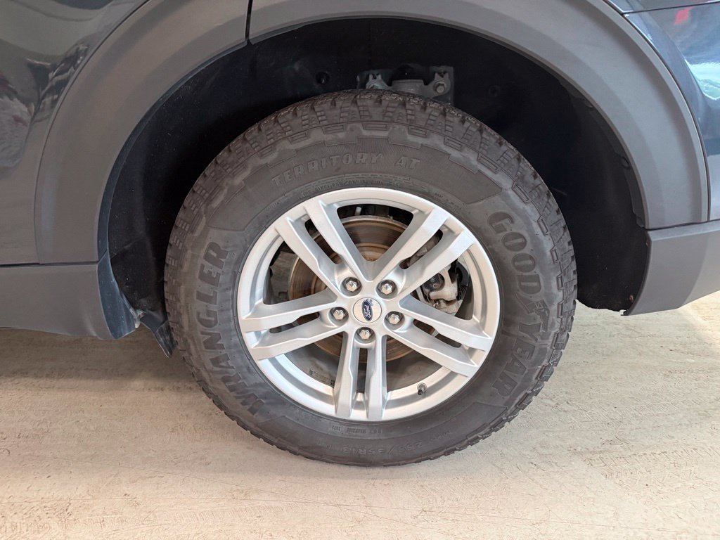 Used 2023 Ford Explorer XLT w/ Equipment Group 202A AWD/4WD image 10