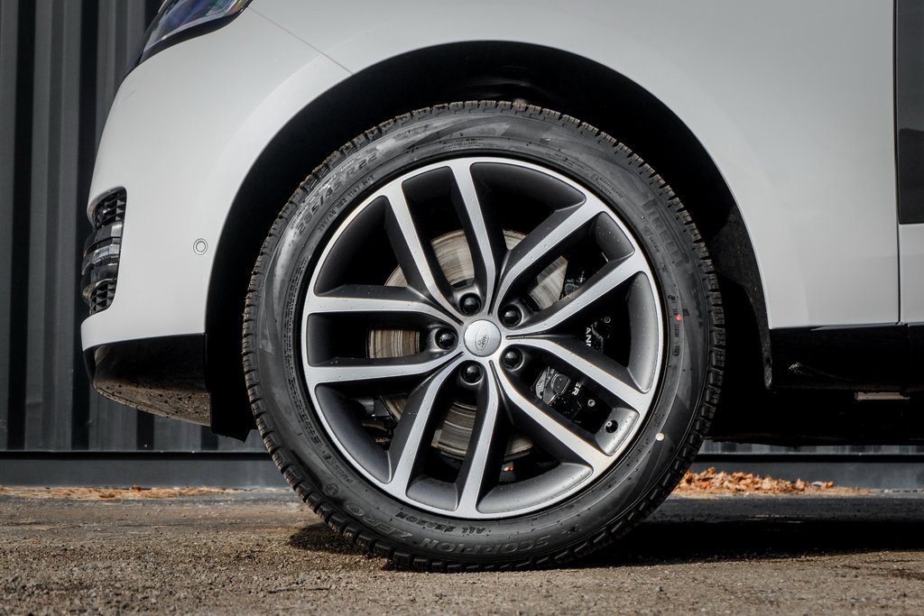 New 2025 Land Rover Range Rover SE image 4