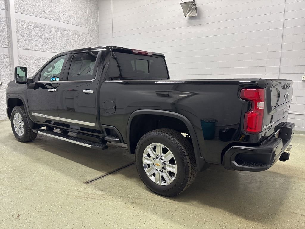 Used 2024 Chevrolet Silverado 2500 High Country w/ High Country Premium Package image 6