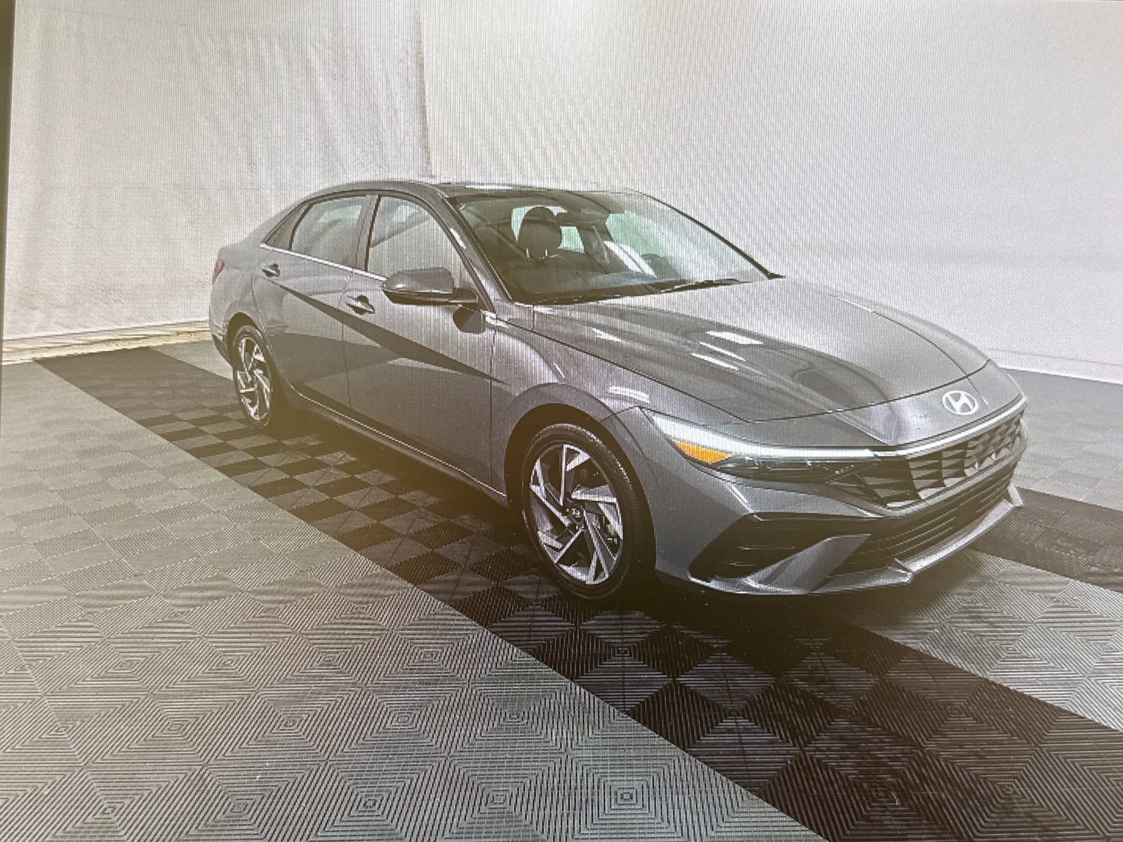 Used 2026 Hyundai Elantra Limited FWD image 5