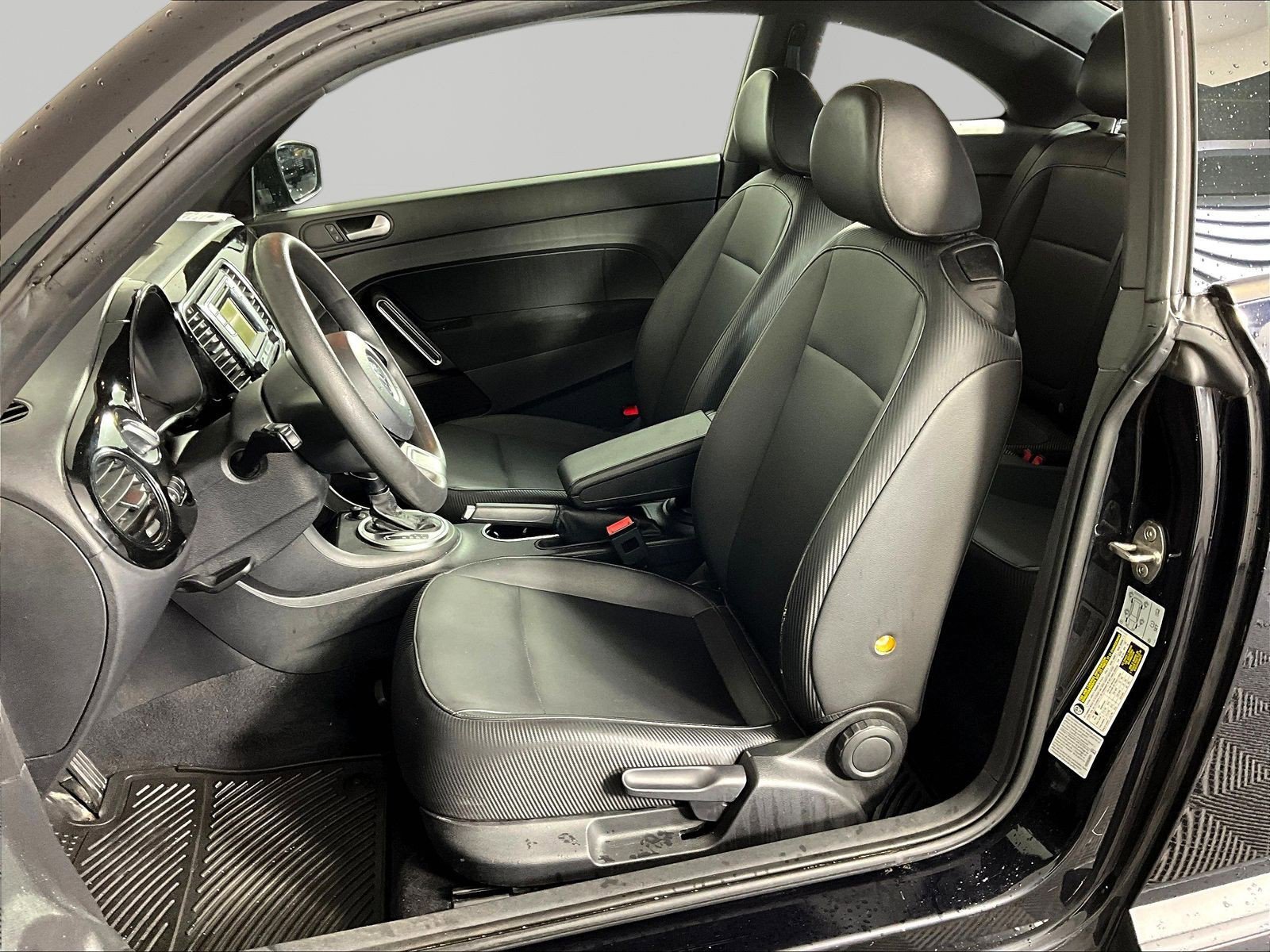Used 2016 Volkswagen Beetle 1.8T Classic FWD image 15