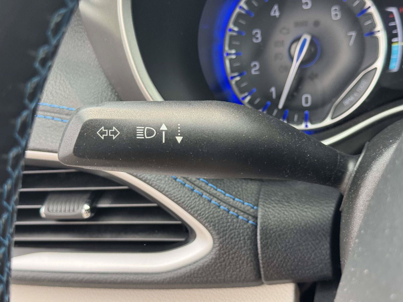 Used 2021 Chrysler Pacifica Touring-L FWD image 23