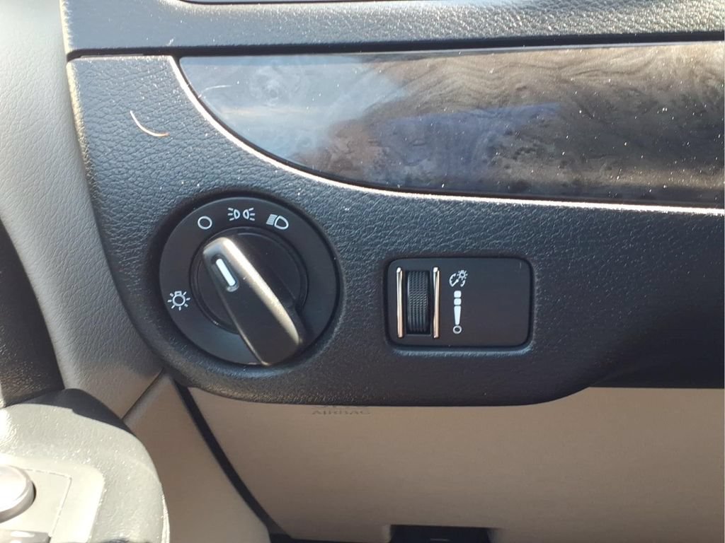 Used 2020 Dodge Grand Caravan SE w/ UConnect Hands-Free Group FWD image 24