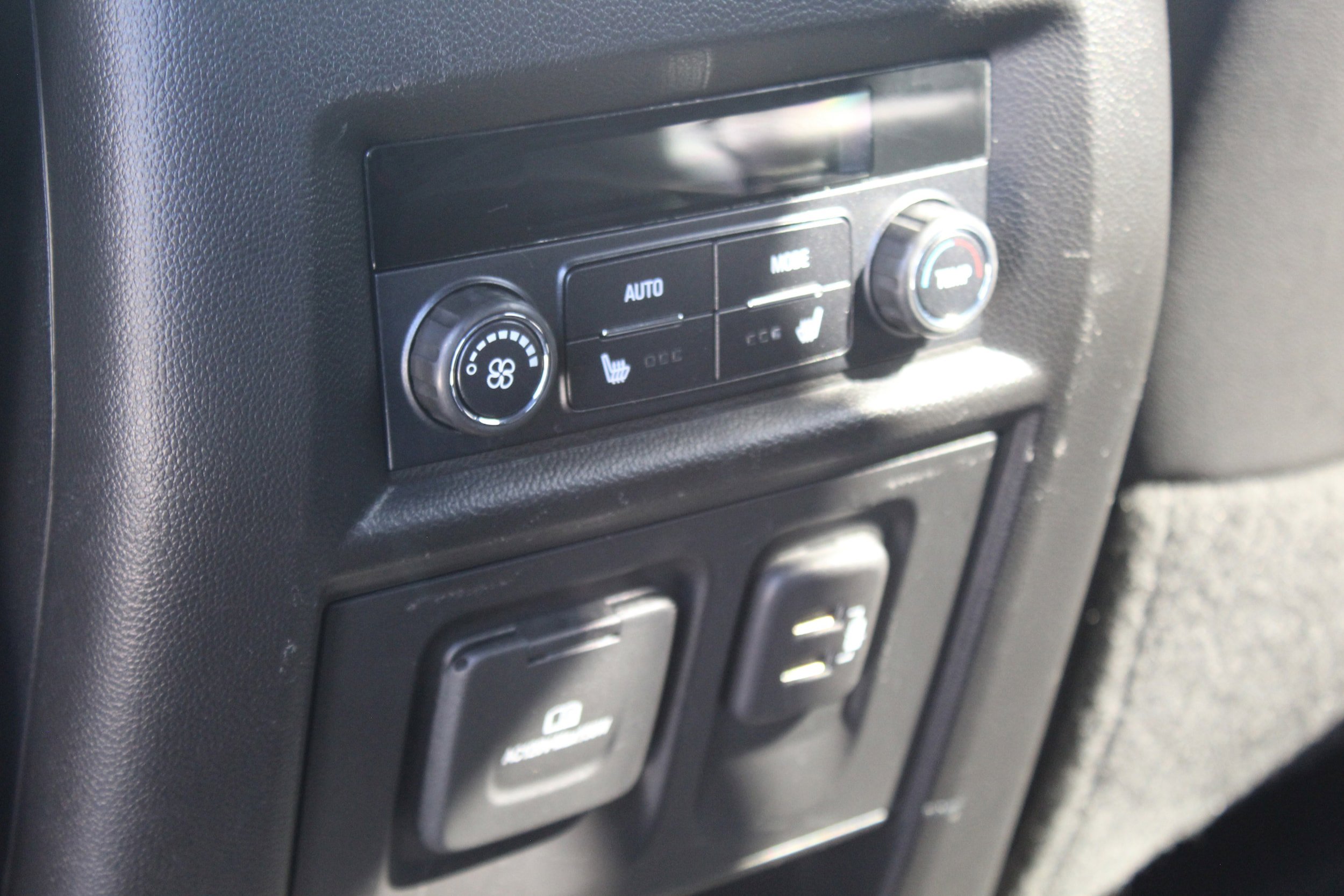 Used 2022 Chevrolet Traverse Premier w/ LPO, Floor Liner Package AWD/4WD image 19