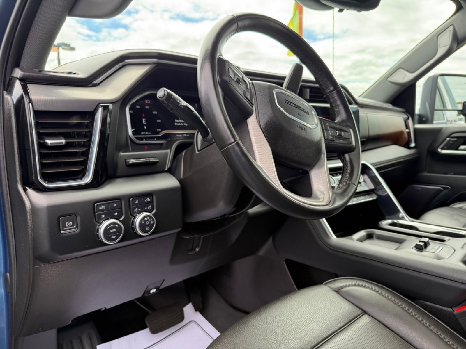 Used 2024 GMC Sierra 2500 Denali w/ Technology Package image 13