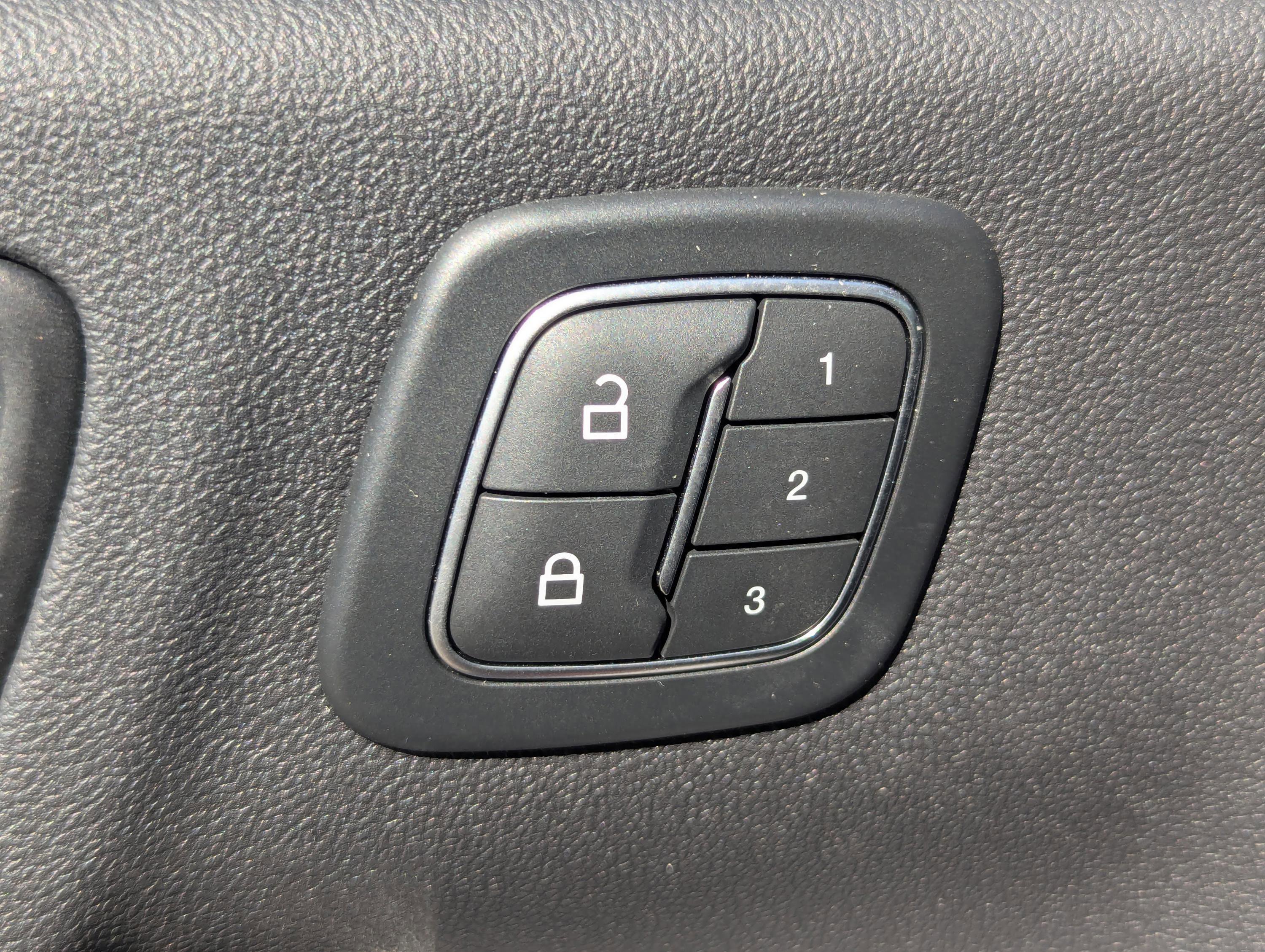 Used 2022 Ford Escape Titanium w/ Titanium Premium Package FWD image 31