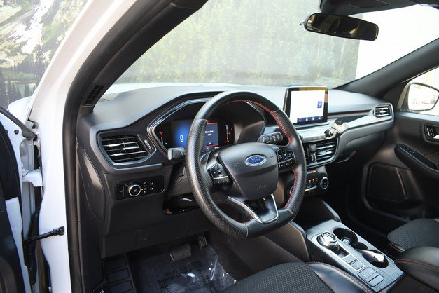 Used 2025 Ford Escape ST-Line Select AWD/4WD image 14