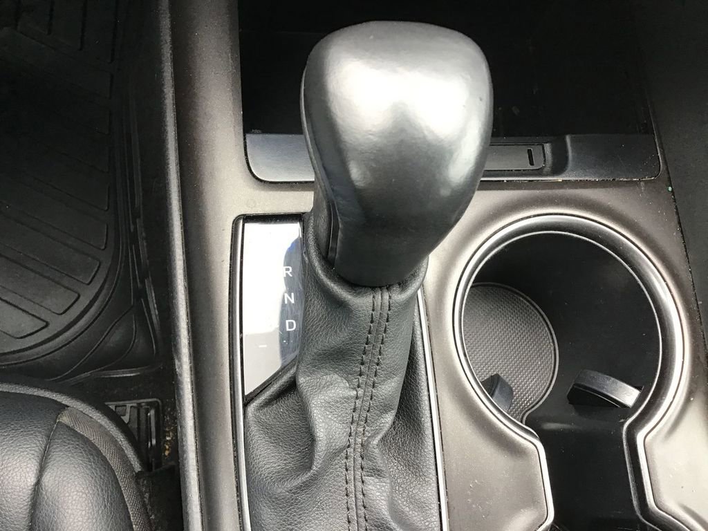 Used 2022 Toyota Camry SE image 15