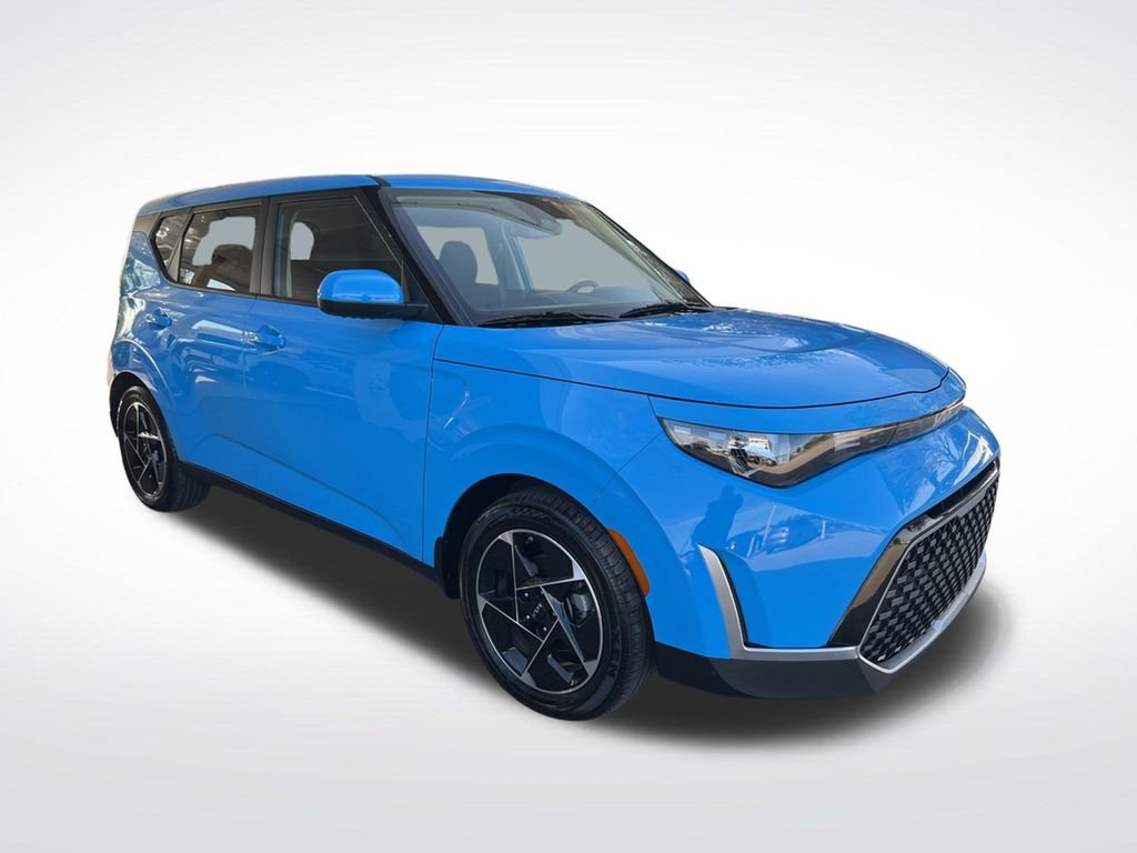 Certified 2023 Kia Soul EX FWD image 3