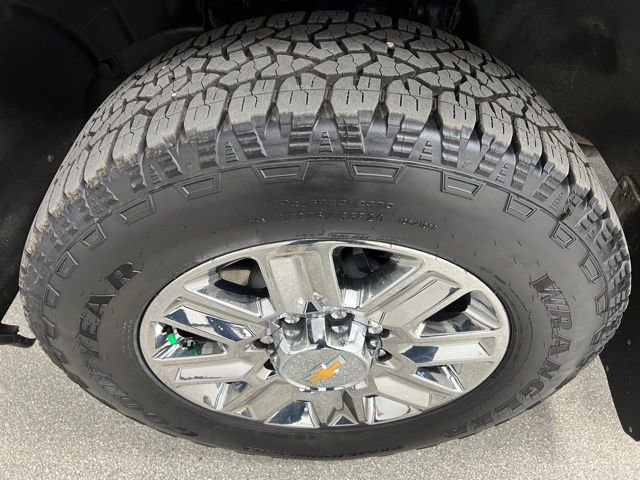 Used 2025 Chevrolet Silverado 3500 High Country w/ Technology Package image 12