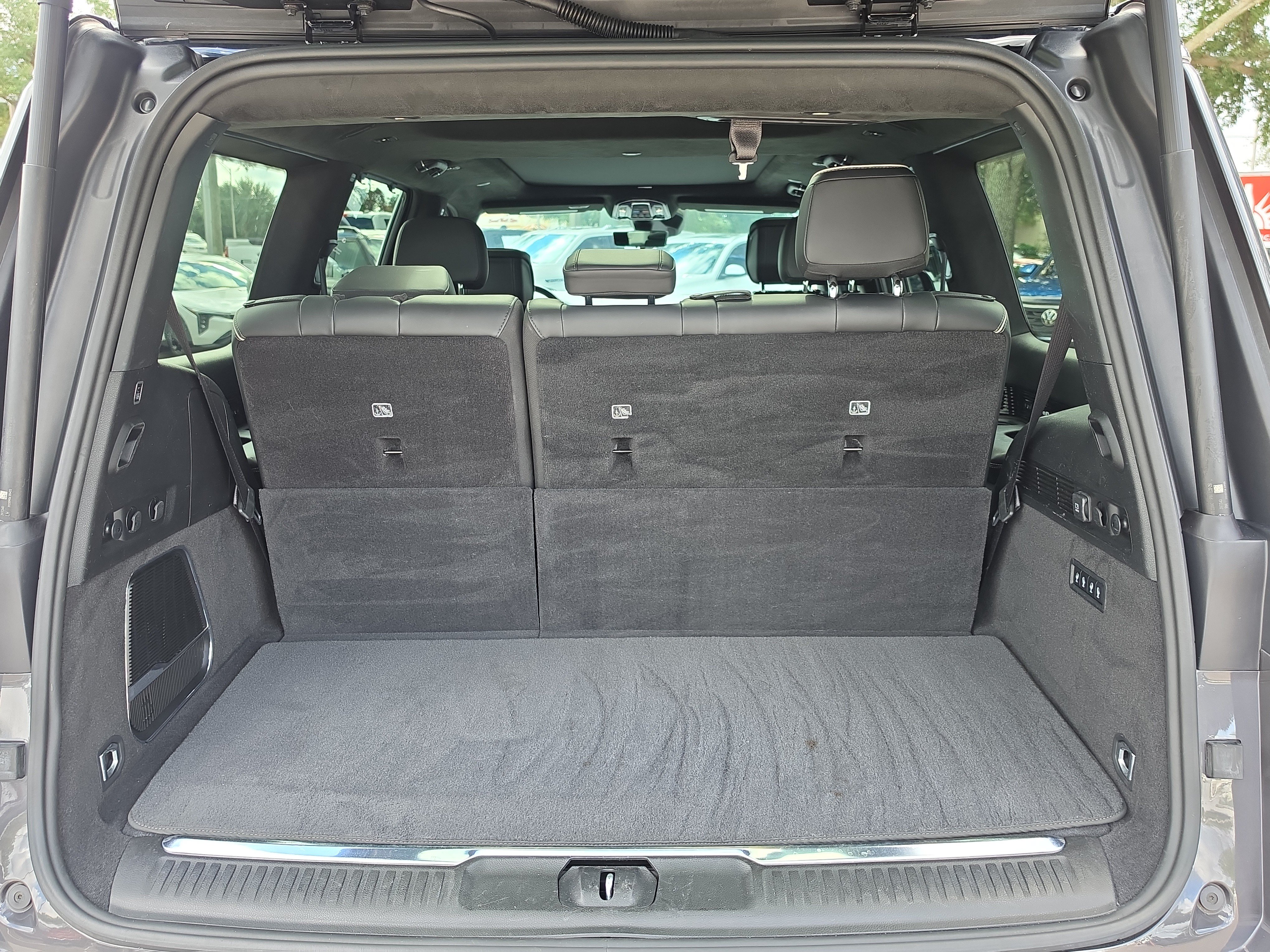 Used 2023 Jeep Grand Wagoneer Series II AWD/4WD image 10