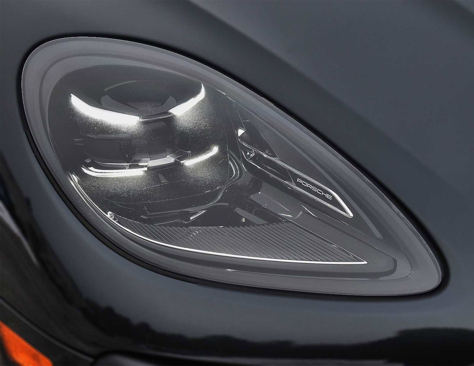 Used 2023 Porsche Macan T image 7