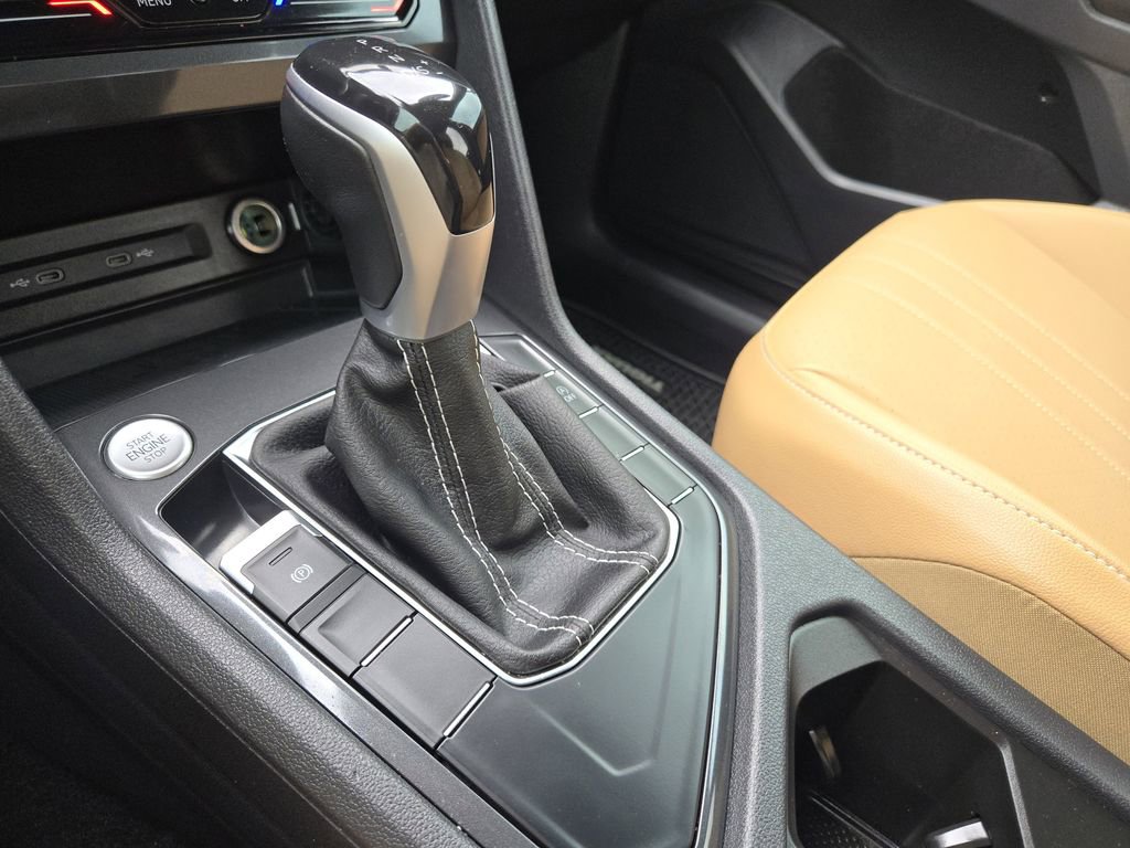 Used 2022 Volkswagen Tiguan SE w/ Panoramic Sunroof Package FWD image 21