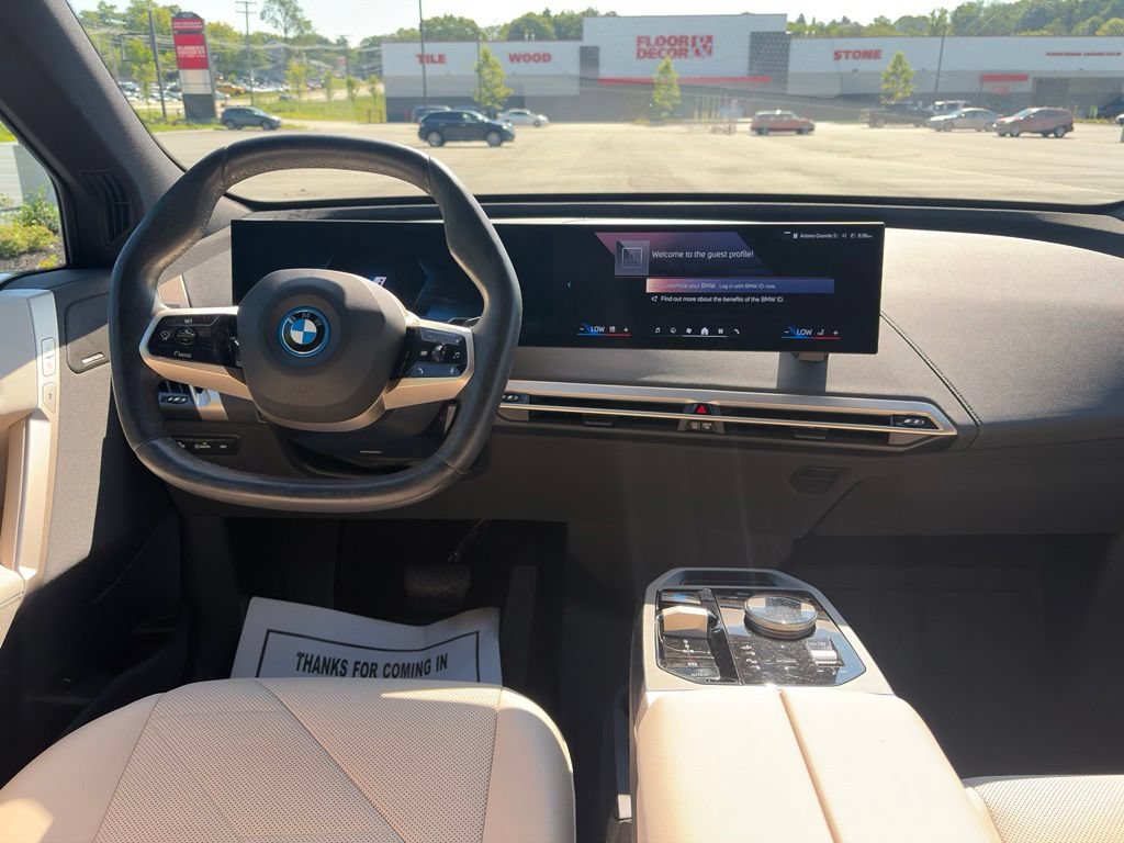 Used 2024 BMW iX xDrive50 w/ Premium Package AWD/4WD image 10