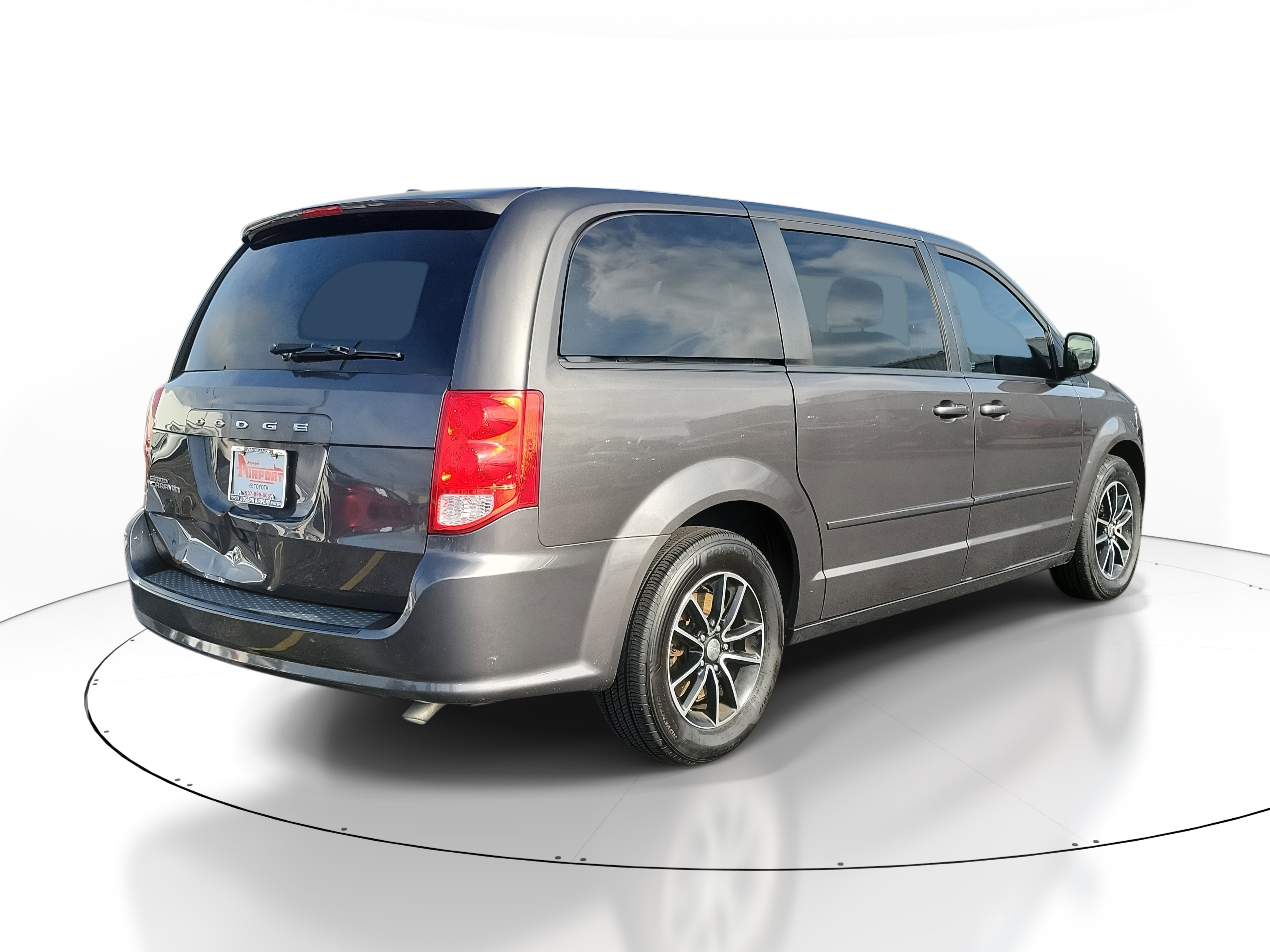 Used 2015 Dodge Grand Caravan SXT w/ Blacktop Package image 4