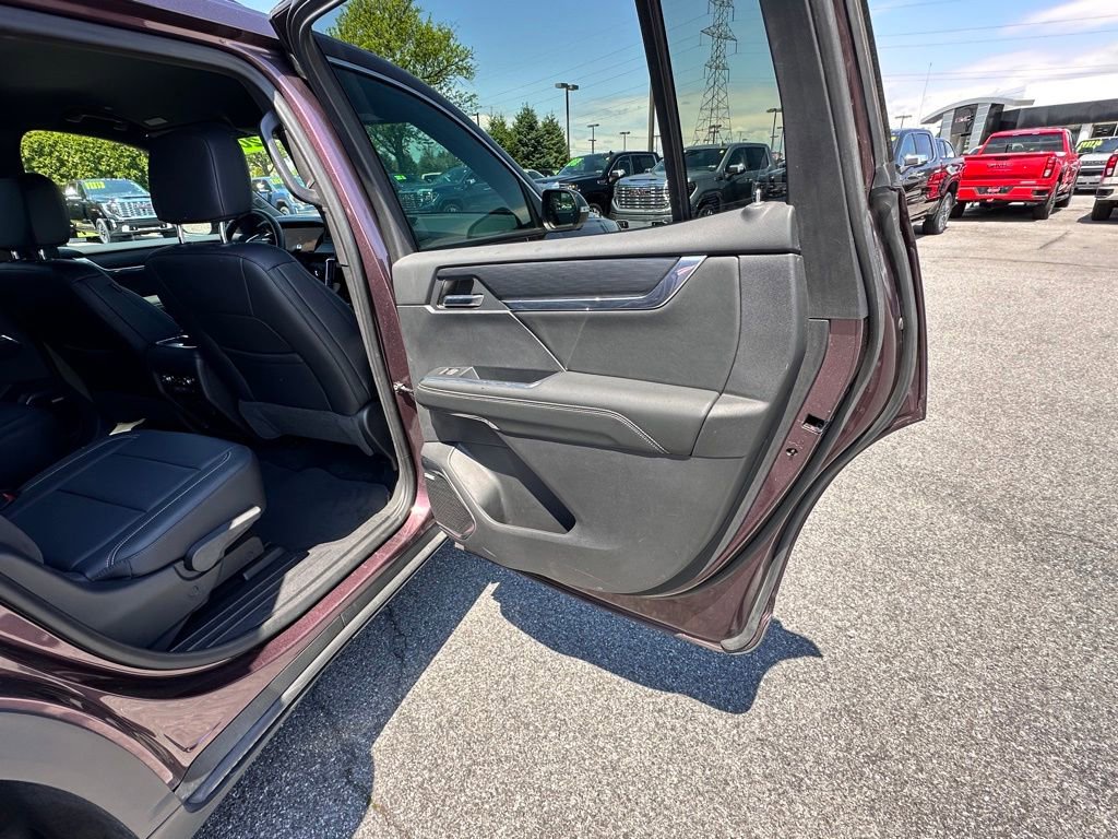 Used 2024 GMC Acadia Elevation w/ Luxury Package AWD/4WD image 17